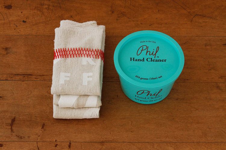 PREMIUM SHOP RAGS WITH PHIL WOOD HAND CLEANER